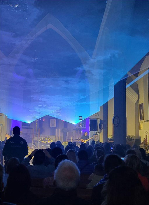 Picture3-new Disco laser lights projected by the LaserCube laser light projector indoors